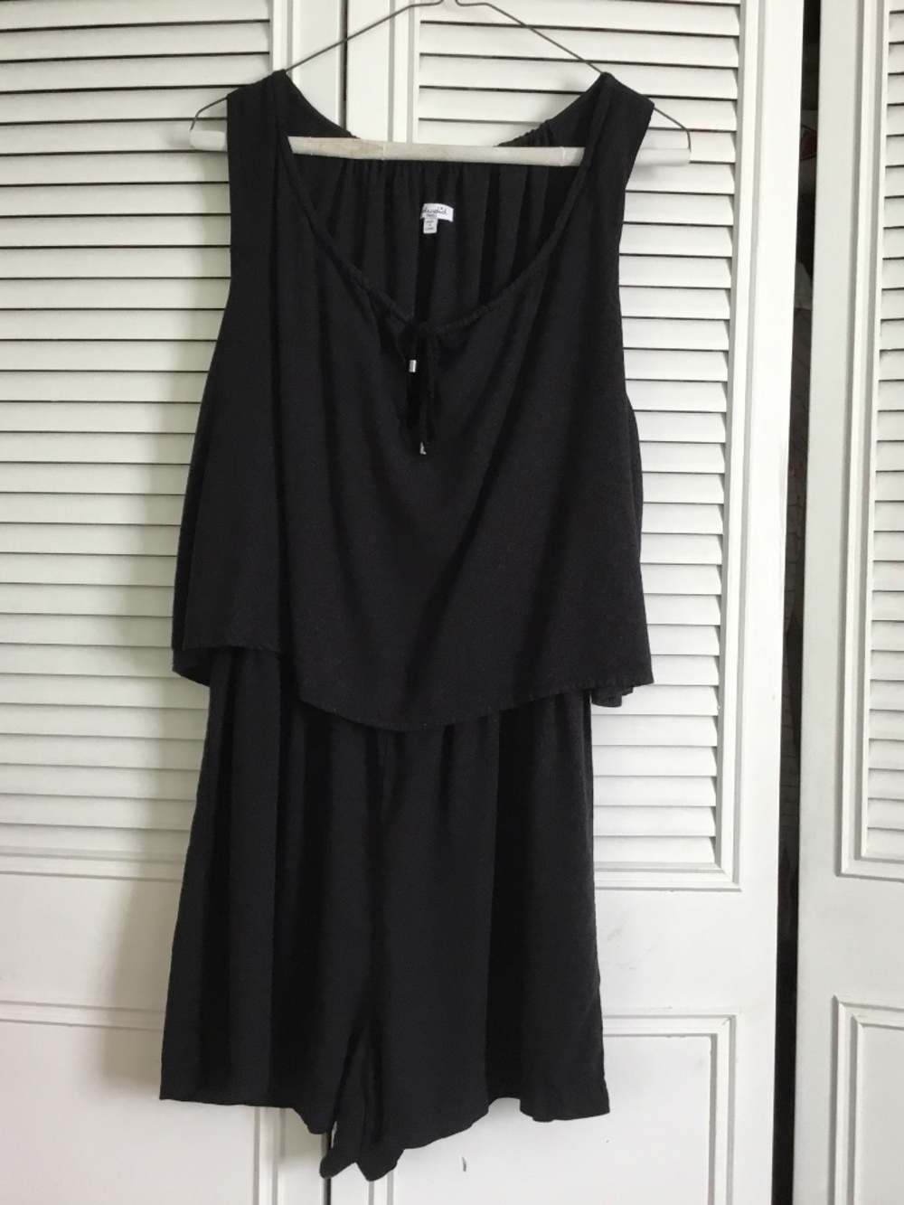 Splendid black soft sleeveless keyhole tie romper elastic waist size Small